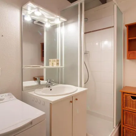 Holiday home Triplex Pour 7 Pers. Avec Terrasse, Parking, Proche Telecabine Et Commerces - Fr-1-401-178 *